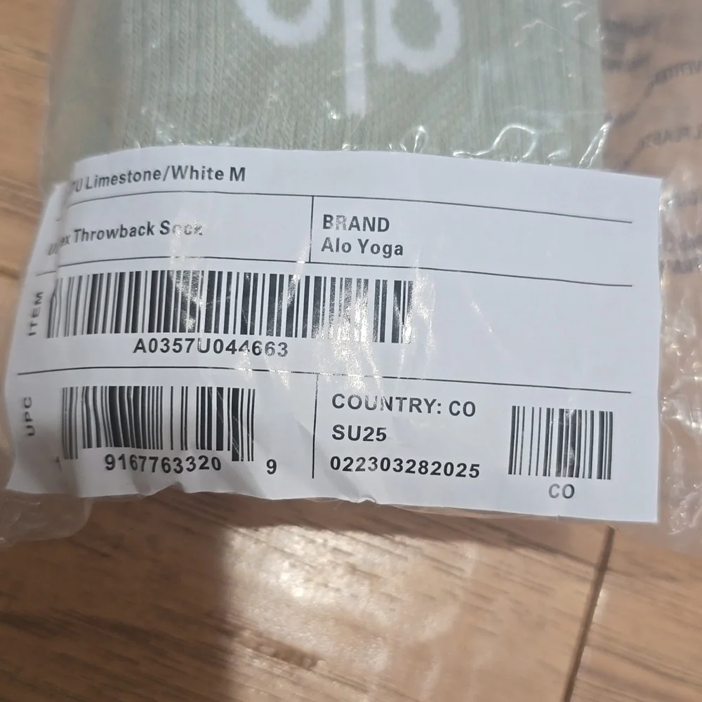 ALO Unisex Throwback Sock Limited edition/release Limestone/White medium $34 - Picture 4 of 8